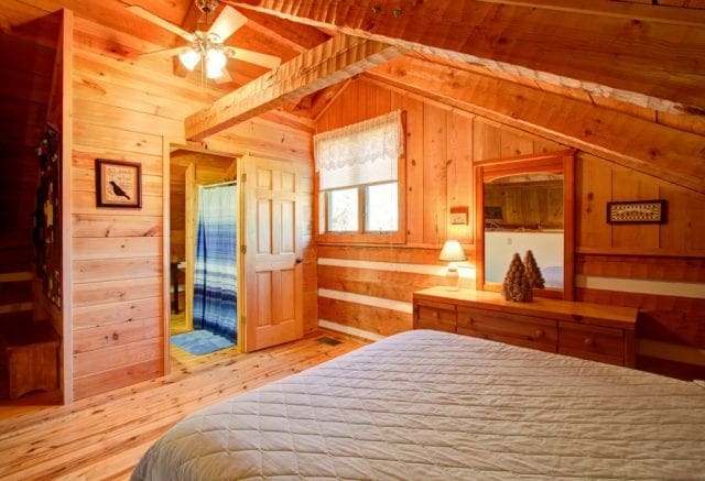 Creekside Bliss Cabin - Gatlinburg and Pigeon Forge - Cozy Mountain Cabins